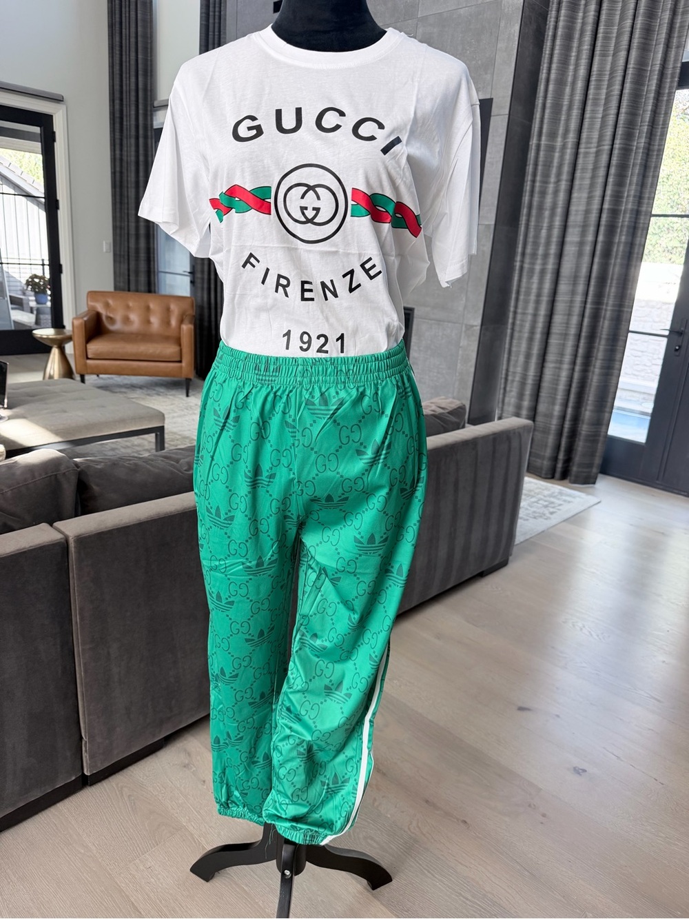 Green Logo-Print Track Pants and a Matching Tshirt Set size S - Picture 7 of 16